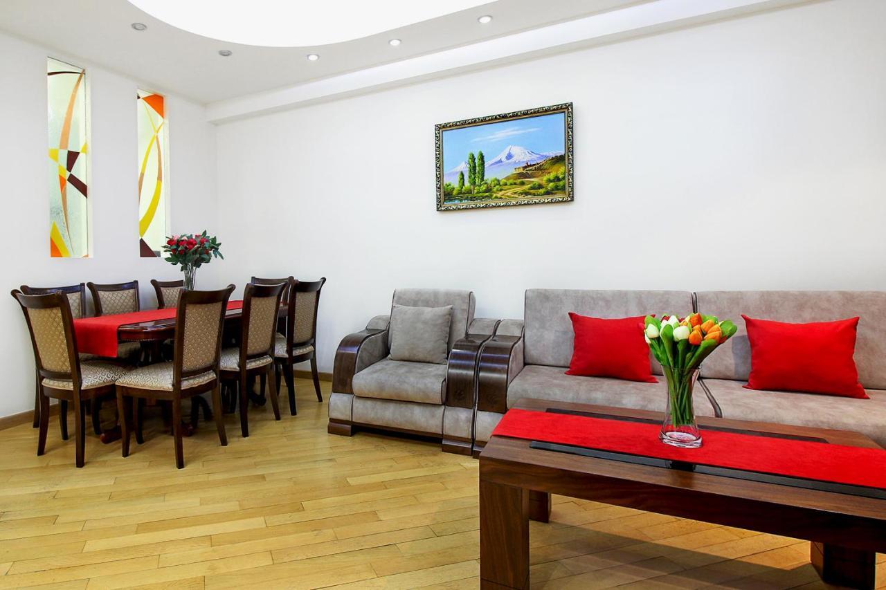 3 Bedroom Apartment Near Republic Square Erivan Dış mekan fotoğraf