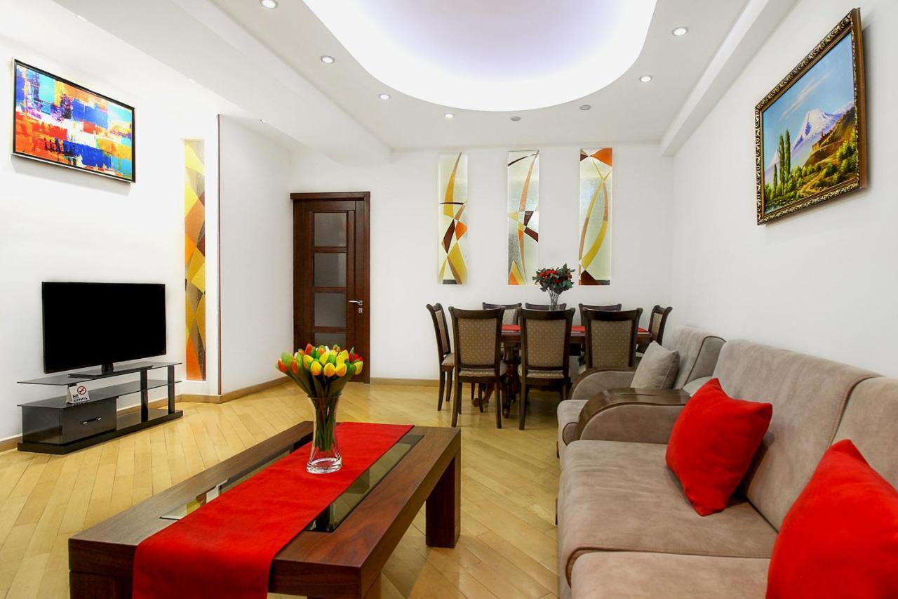 3 Bedroom Apartment Near Republic Square Erivan Dış mekan fotoğraf
