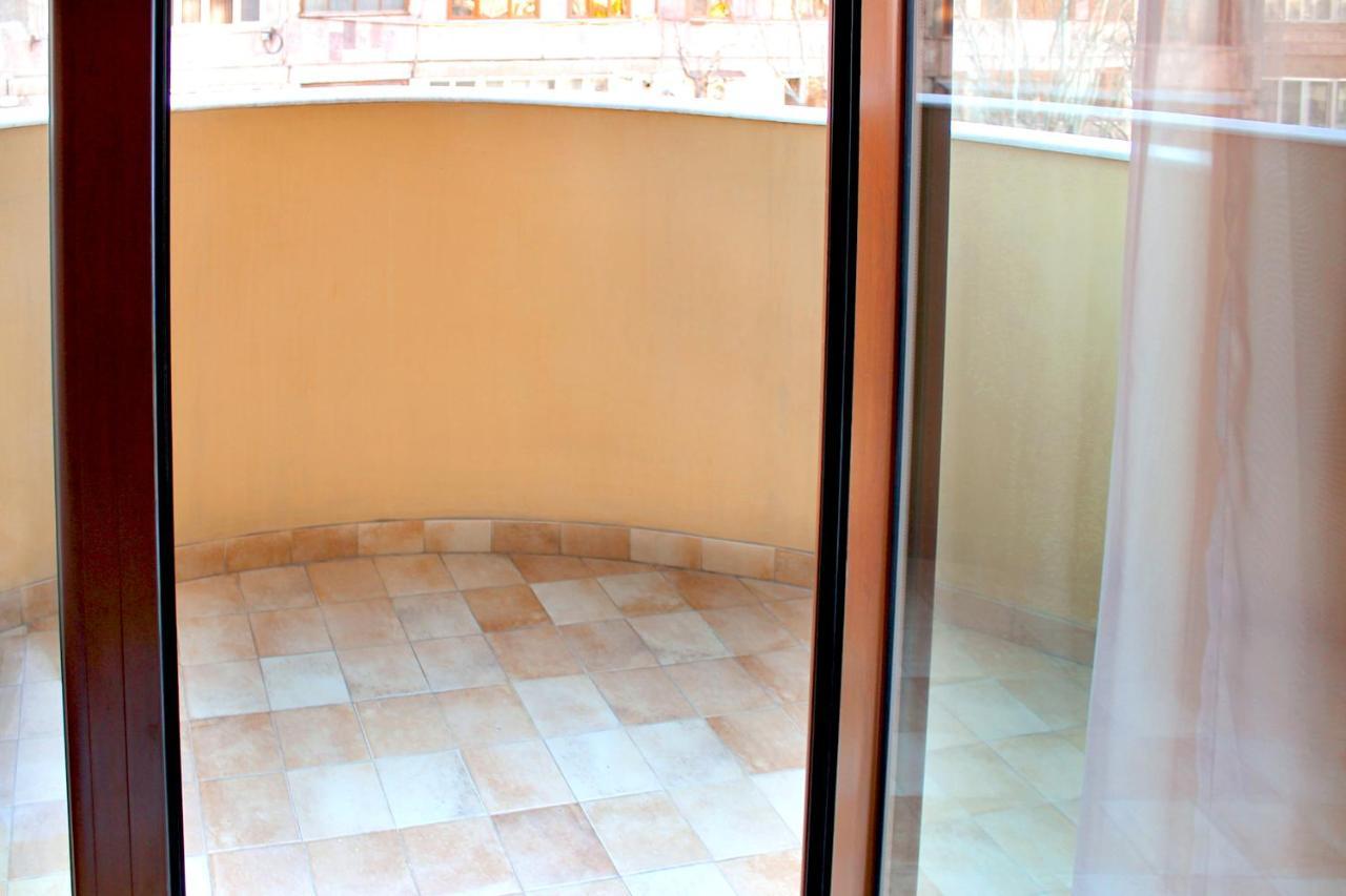 3 Bedroom Apartment Near Republic Square Erivan Dış mekan fotoğraf